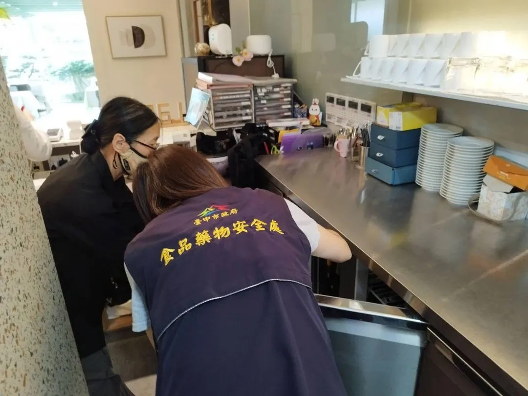 食安處前往店家稽查。(圖/食安處提供)