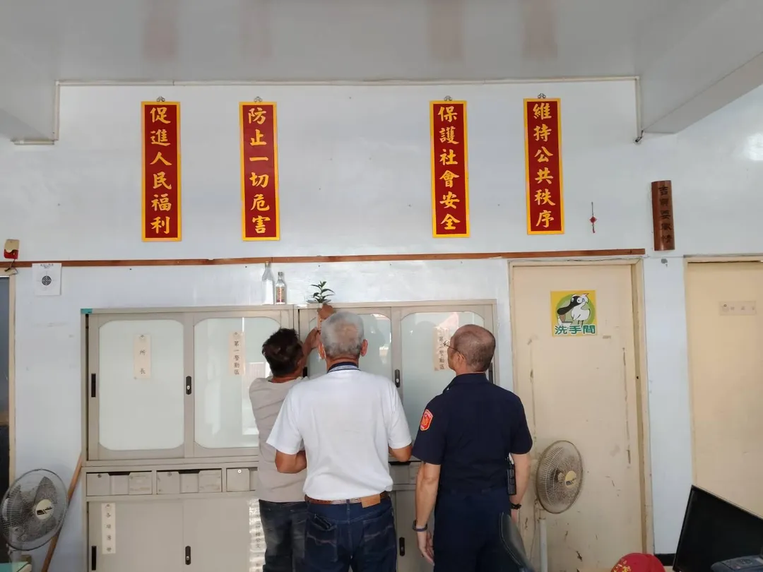 「全台唯一拜壺警所」白河警分局東河派出所迎請「阿立母」返回東河吉貝耍大公廨「娘家」。（圖／警方提供）