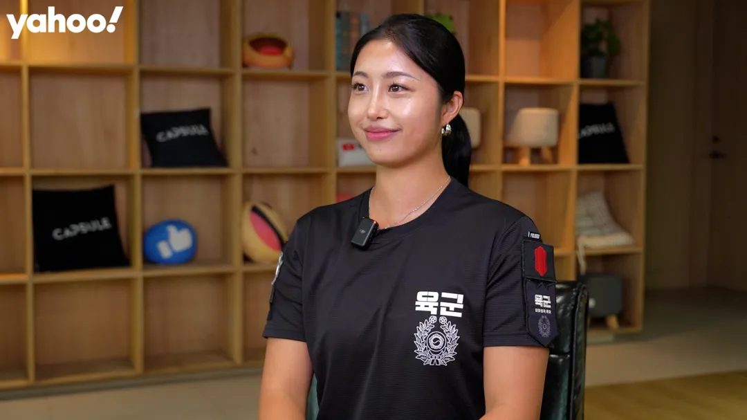 韓綜《鋼鐵部隊W》中爆紅的陸軍女軍官Sunny來台體驗道地台味。（圖／《Yahoo x 咪蕾》提供）