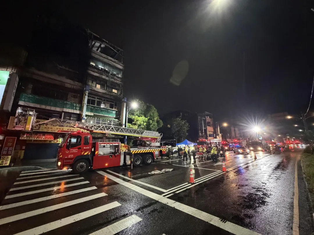 消防出動87名消防員、38輛車前往救援。（圖／桃園市消防局提供）
