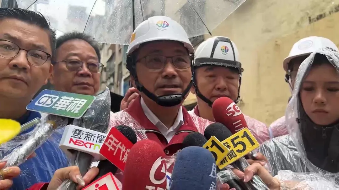 侯友宜視察錦秀路現場。(圖/中天新聞)