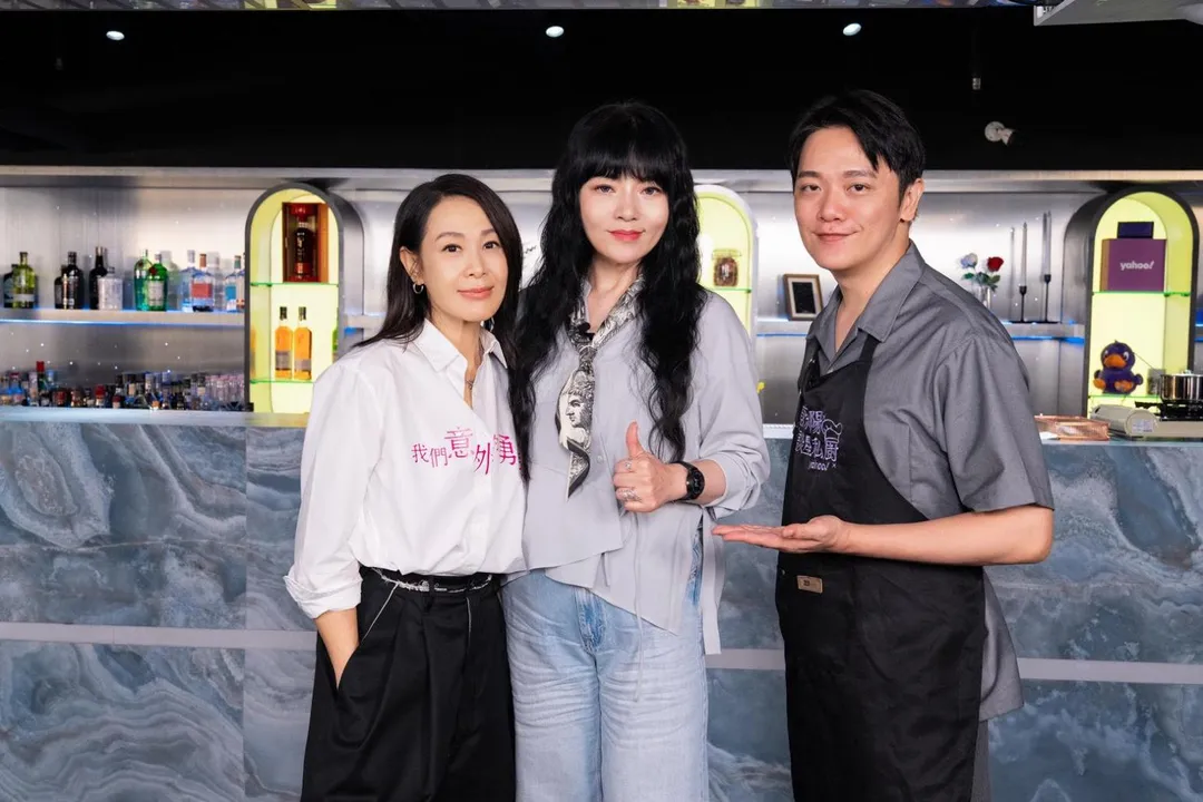劉若英(左)近日當《Yahoo唐綺陽談星私廚》來賓。(圖/《Yahoo唐綺陽談星私廚》提供)
