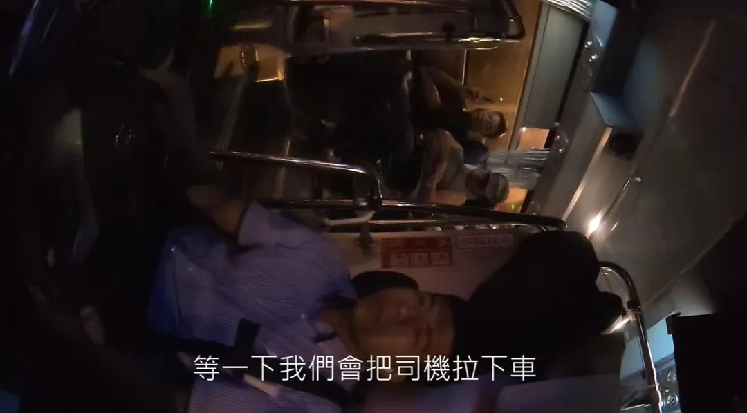 林姓駕駛聽到劉姓乘客在車上公然看Ａ片出言制止，未料竟遭到對方投訴還出言恐嚇。（圖／翻攝畫面）