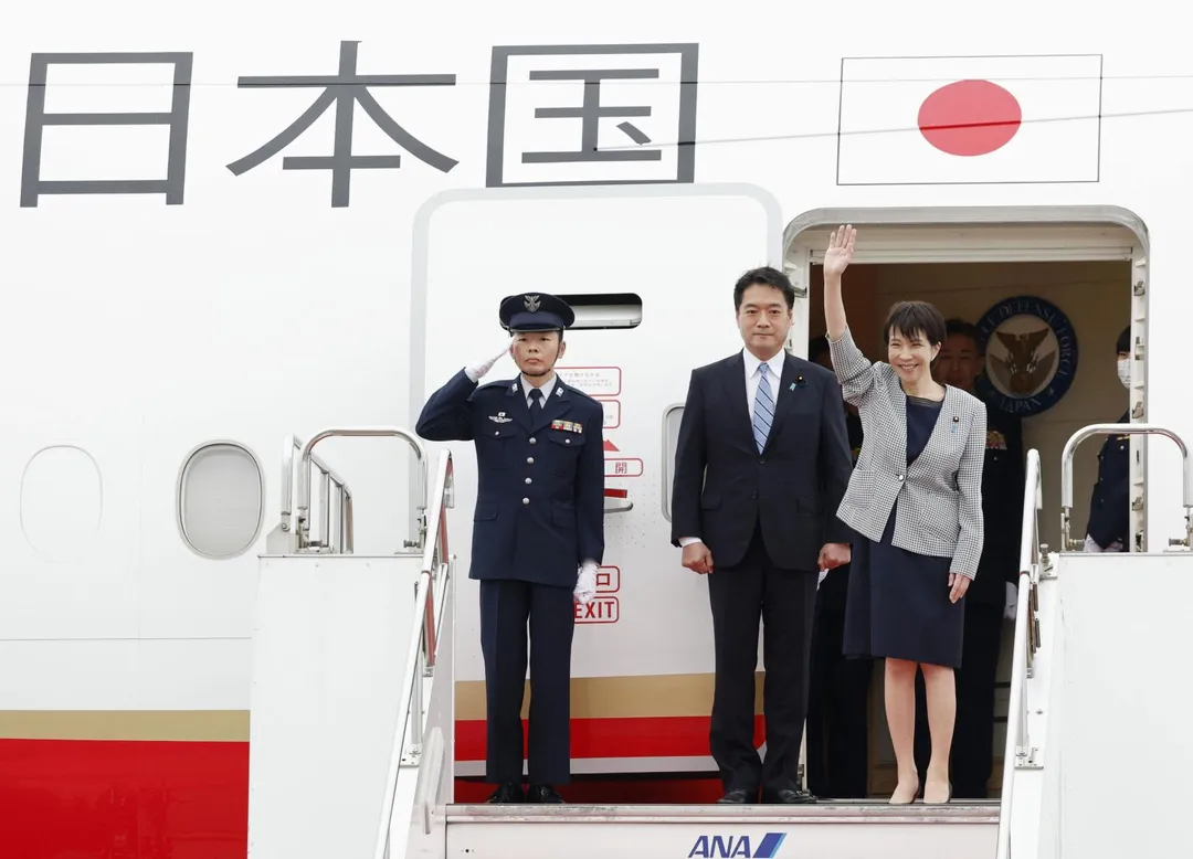高市早苗25日從羽田機場啟程前往馬來西亞。（圖／美聯社）