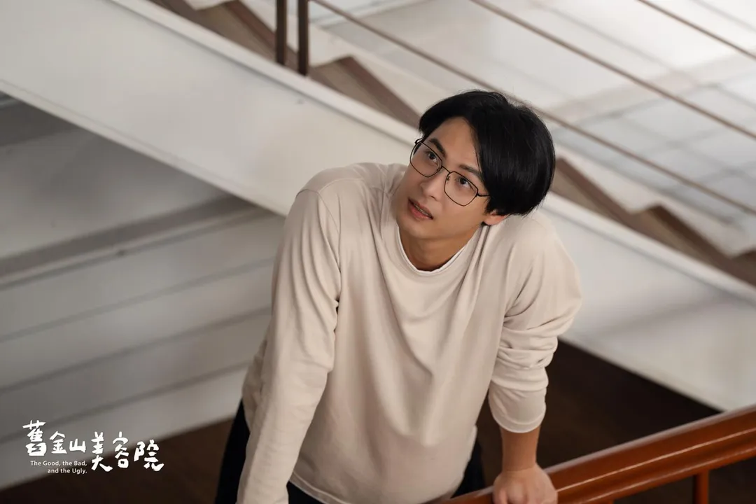 連晨翔在片中和劉品言是一對青梅竹馬。（圖／TVBS 提供）