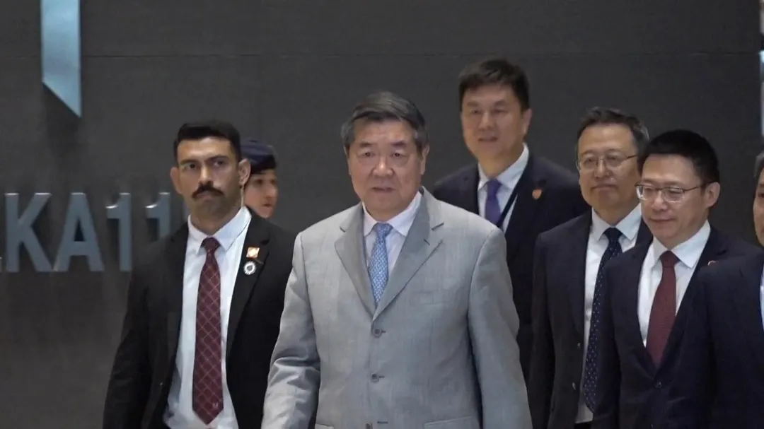 美中貿易談判中方由大陸副總理何立峰（中）領軍。（圖／央視）