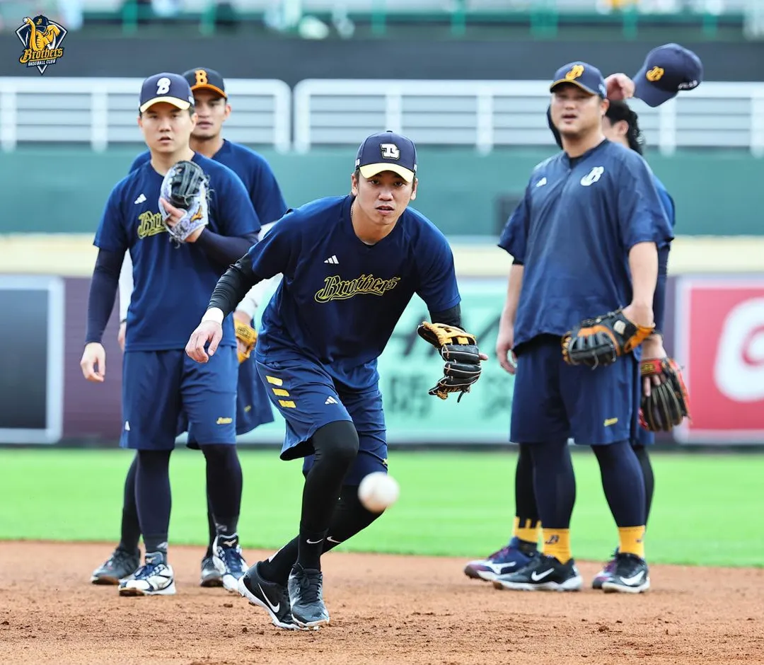 中信兄弟賽前練球。（圖／翻攝自兄弟Fans Club臉書）