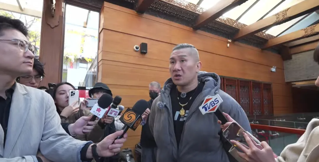 館長參訪北京台灣會館，痛批民進黨「歷史的罪人」。（圖／翻攝YT「館長惡名昭彰」）