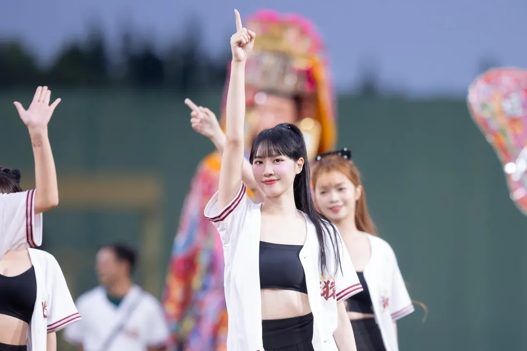 宋宋希望有了媽祖坐鎮祈福，能夠繼續帶給球隊好運。（圖／樂天桃猿提供）
