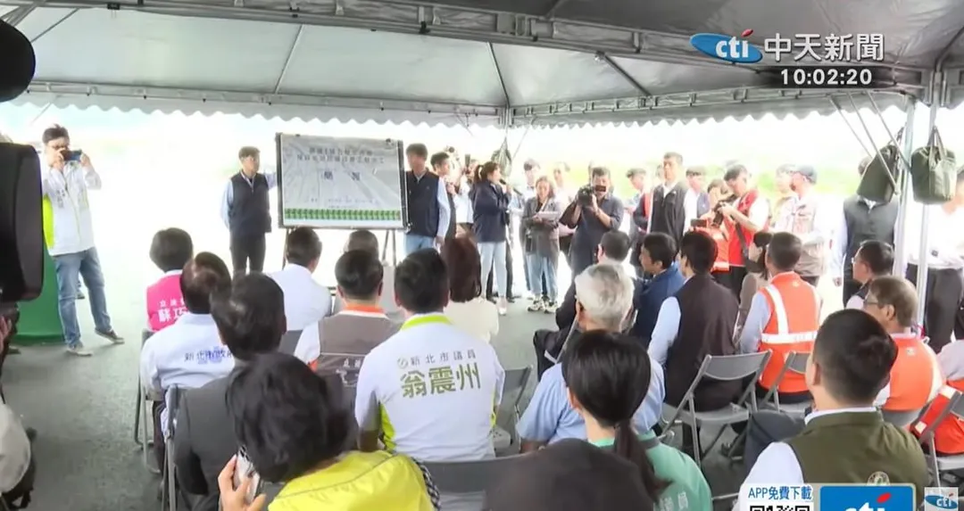 行政院長卓榮泰視察新北市在五股交流道增設出口的改善工程。(中天新聞)