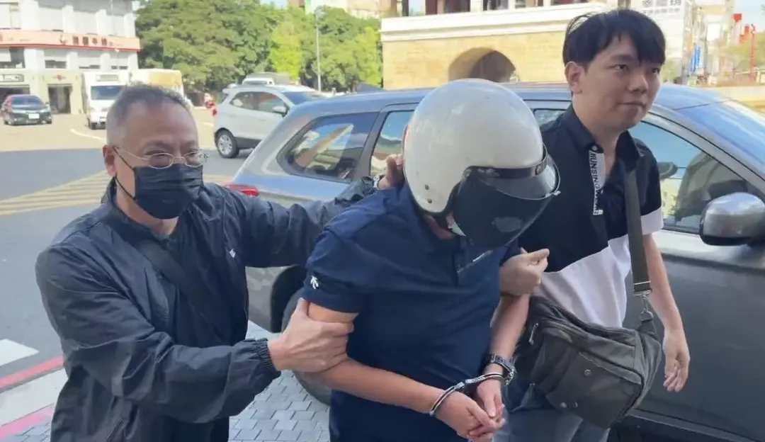 搶匪犯案後一小時即遭警方逮捕到案。(圖/翻攝畫面)