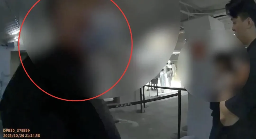 男子與酒吧發生消費糾紛潑漆洩憤警方獲報到場。（圖／翻攝畫面）