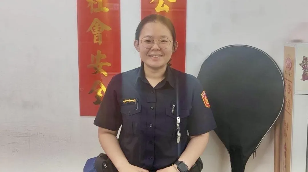女警陳嘉倩及時協助受傷女子止血送醫。(圖/翻攝畫面)