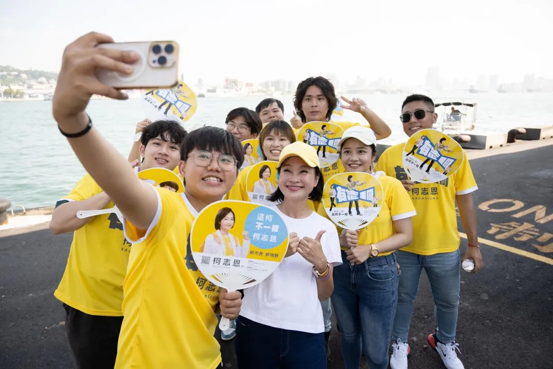 國民黨立委柯志恩投入2026高雄市長選舉,率競選團隊在基層跑的很勤。(取自柯志恩臉書)