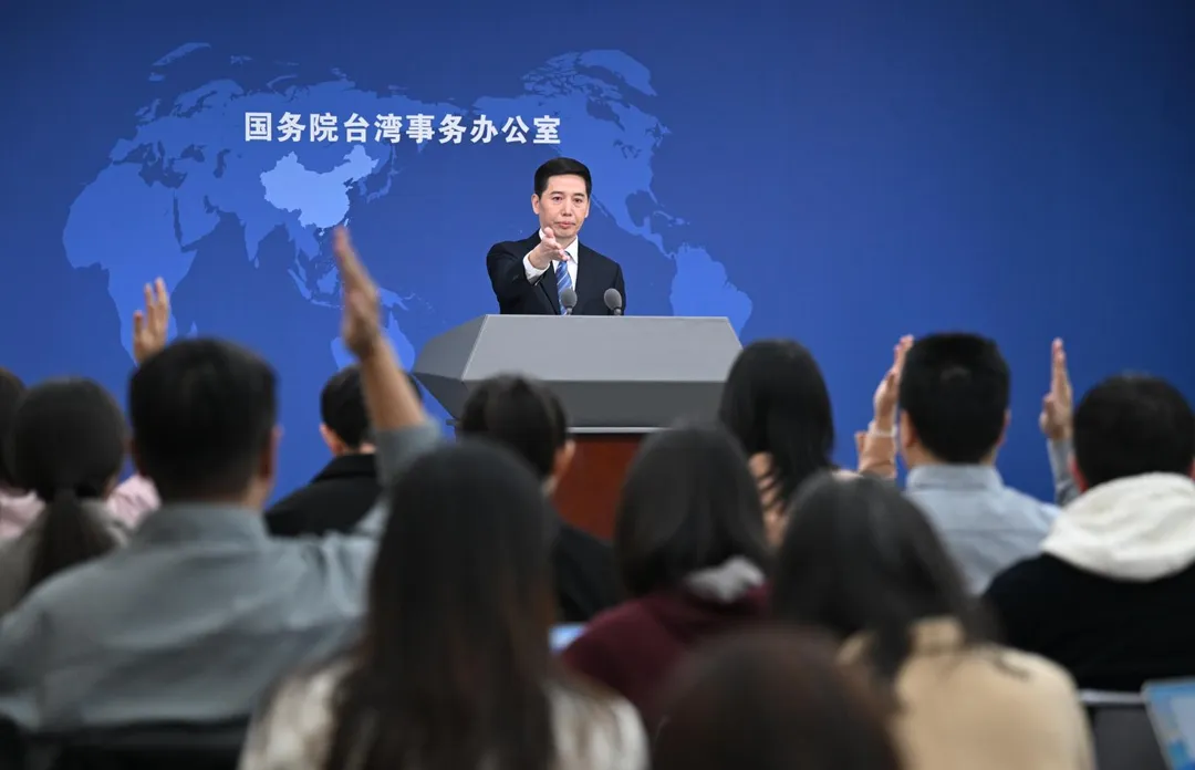 國台辦新任發言人彭慶恩今日亮相主持例行記者會。（圖／美聯社）