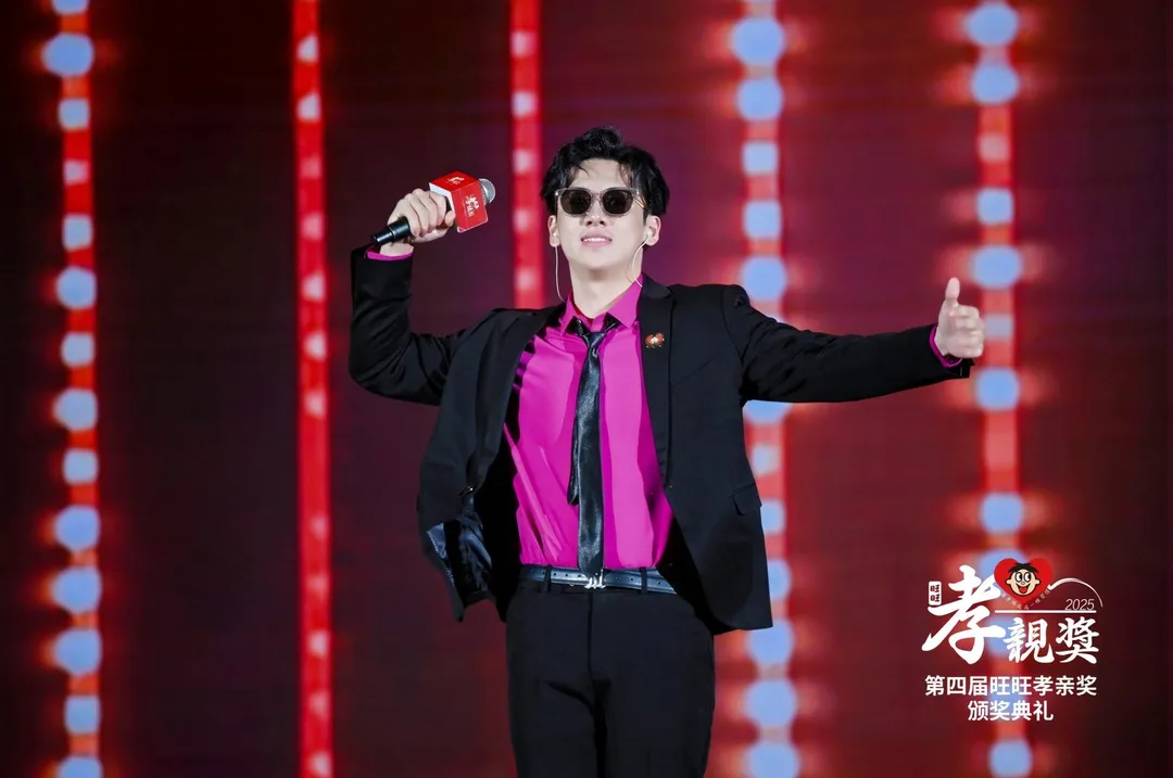 寶弟的演出彷彿讓觀眾夢回高凌風的精采表演。(圖/旺旺集團提供)