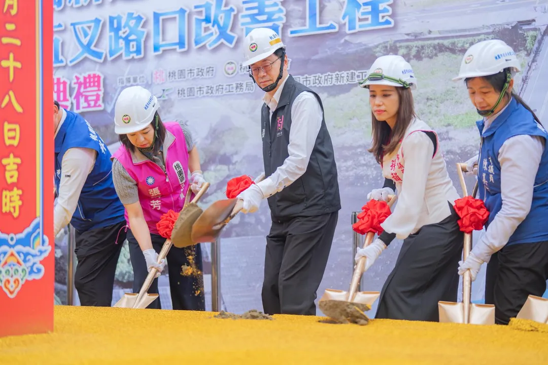 不料就在張善政致詞時當地里長率眾抗議陳情質疑事前未和當地溝通。（圖／桃園市政府）