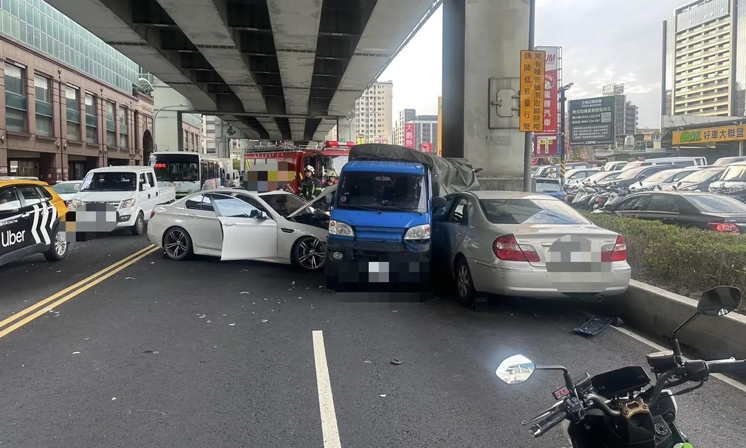 男子疑毒駕逆向衝撞2車肇禍。（圖／翻攝畫面）