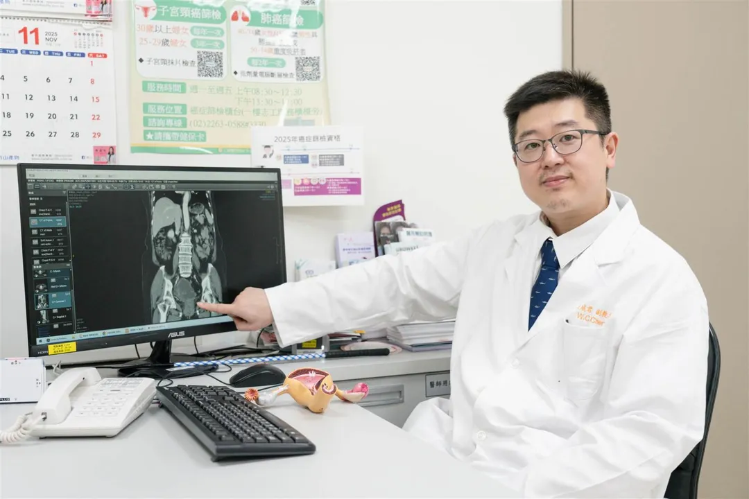 醫師陳威君提醒接種HPV疫苗與定期篩檢，可大幅降低罹癌風險。（圖／新北市立土城醫院）