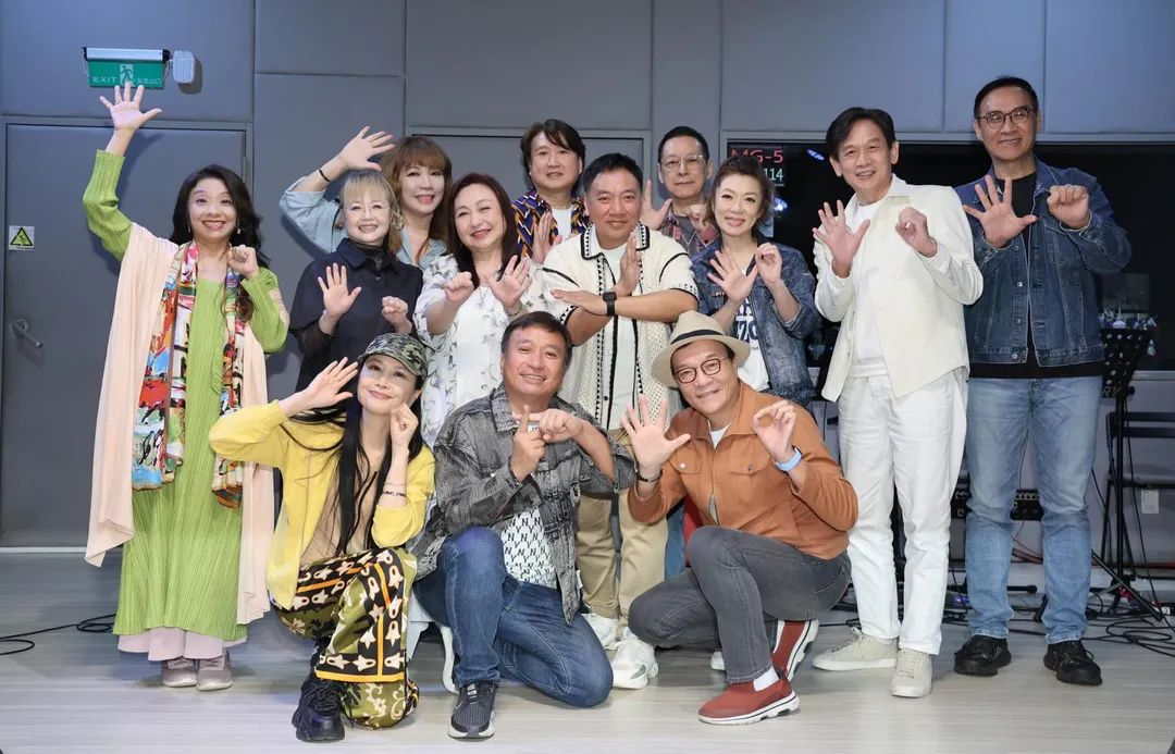于台煙（第1排左起）、王中平、李明德，許景淳（第2排左起）、金智娟、鄭怡、施孝榮、趙詠華、殷正洋、王瑞瑜，王海玲（第3排左起）、周治平、羅吉鎮31日一同練唱。（圖／寬宏藝術提供）