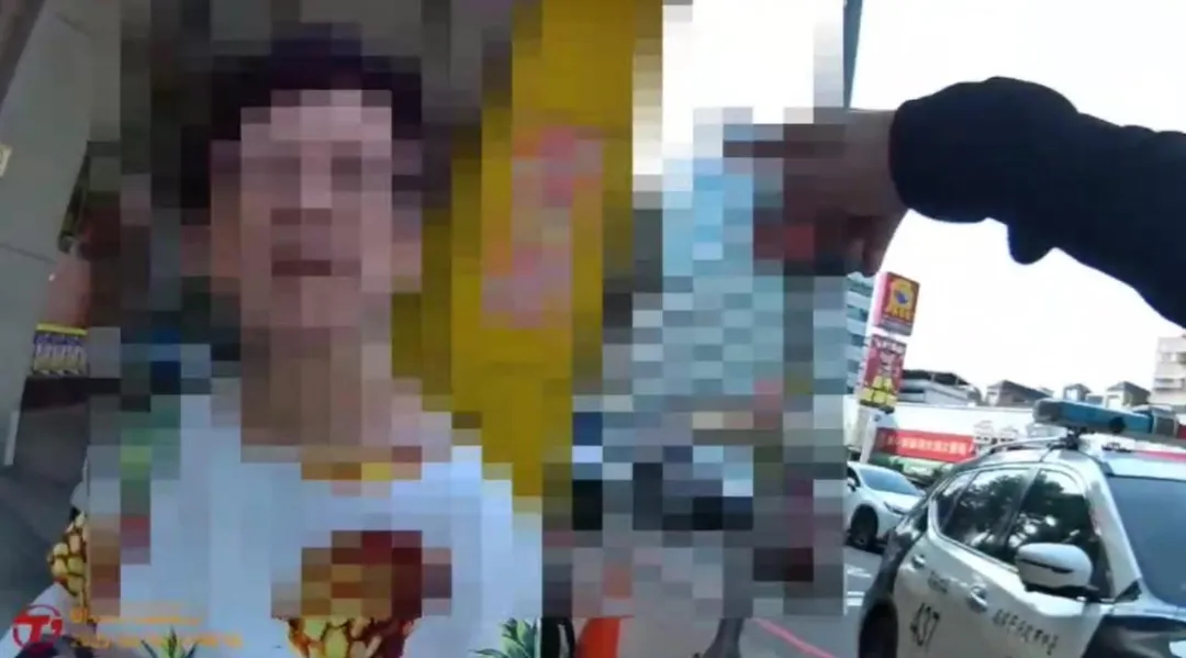 台中一名婦人騎車違規被員警攔查,警方看婦人慌慌張張急著轉帳,發現是詐騙,成功保住婦人財產。(圖/警方提供)
