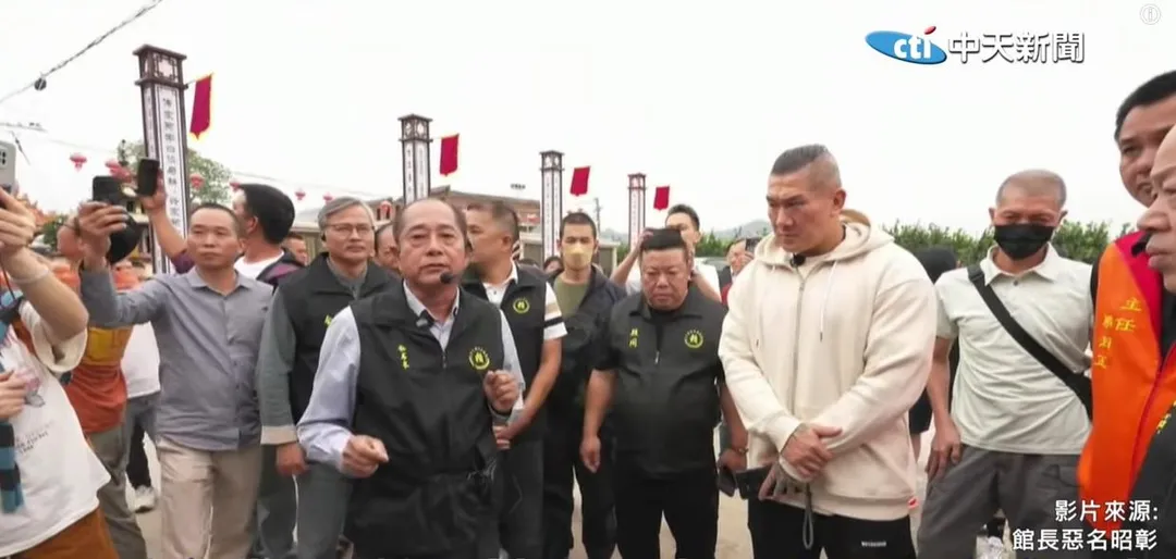 館長陳之漢今日到了福建平和縣心田村拜訪賴氏宗親會。（圖／中天新聞）
