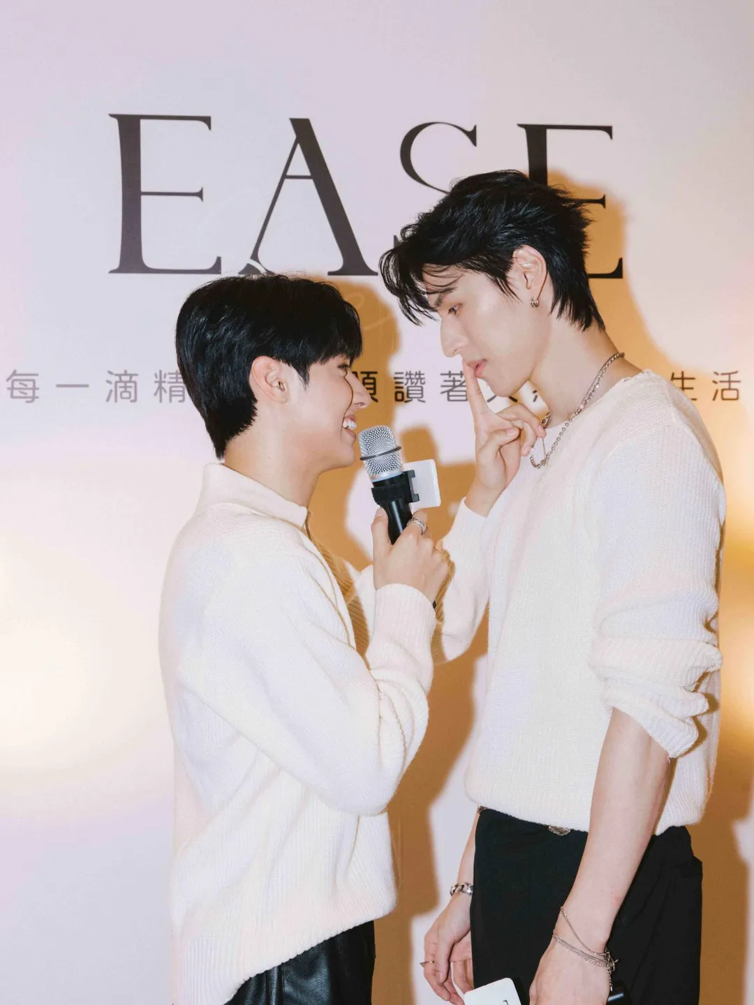 王君豪(左)霸氣告白成晞(右)「只能給我聞」。(圖/Ease香氛 提供)