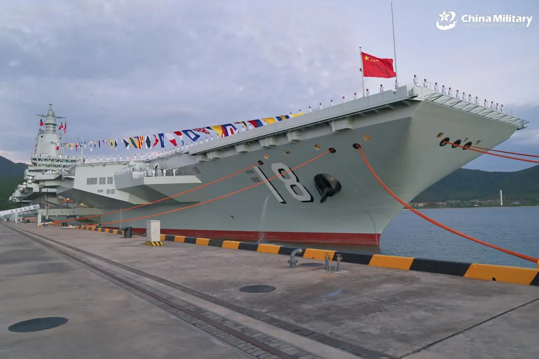 配備電磁彈射系統的福建號航艦正式成軍。(圖/中國軍網)