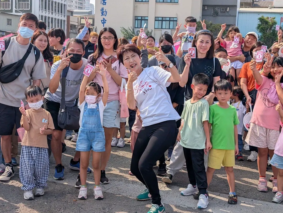 亭妃主辦的「妃妃姐姐太空探索萌樂園」,9日在台南市中西區武聖夜市熱鬧登場。(圖/翻攝陳亭妃臉書)
