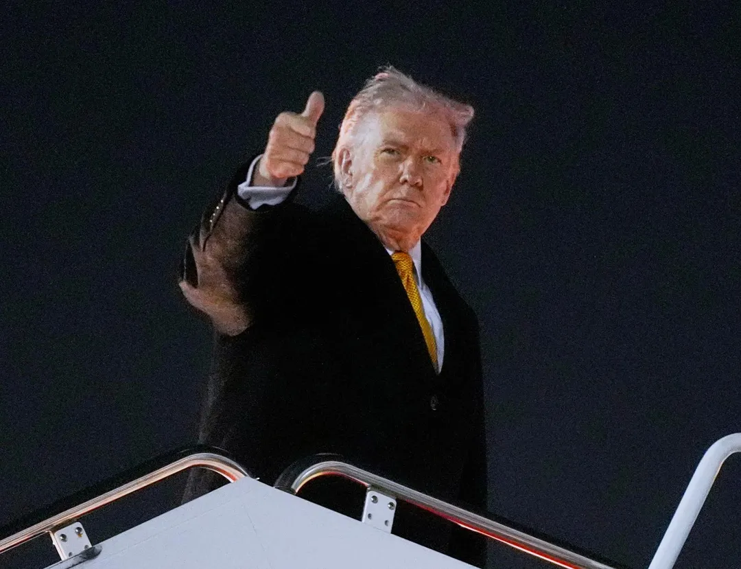 美國總統川普的對等關稅，掀起各國經濟大風浪。美國媒體《Politico》引述知情人士指出，美方要求台灣投資「介於韓國3500億美元與日本5500億美元間」（折合新台約10.85兆至17.05兆元），目標月底前雙方敲定協定。（資料照／美聯社）