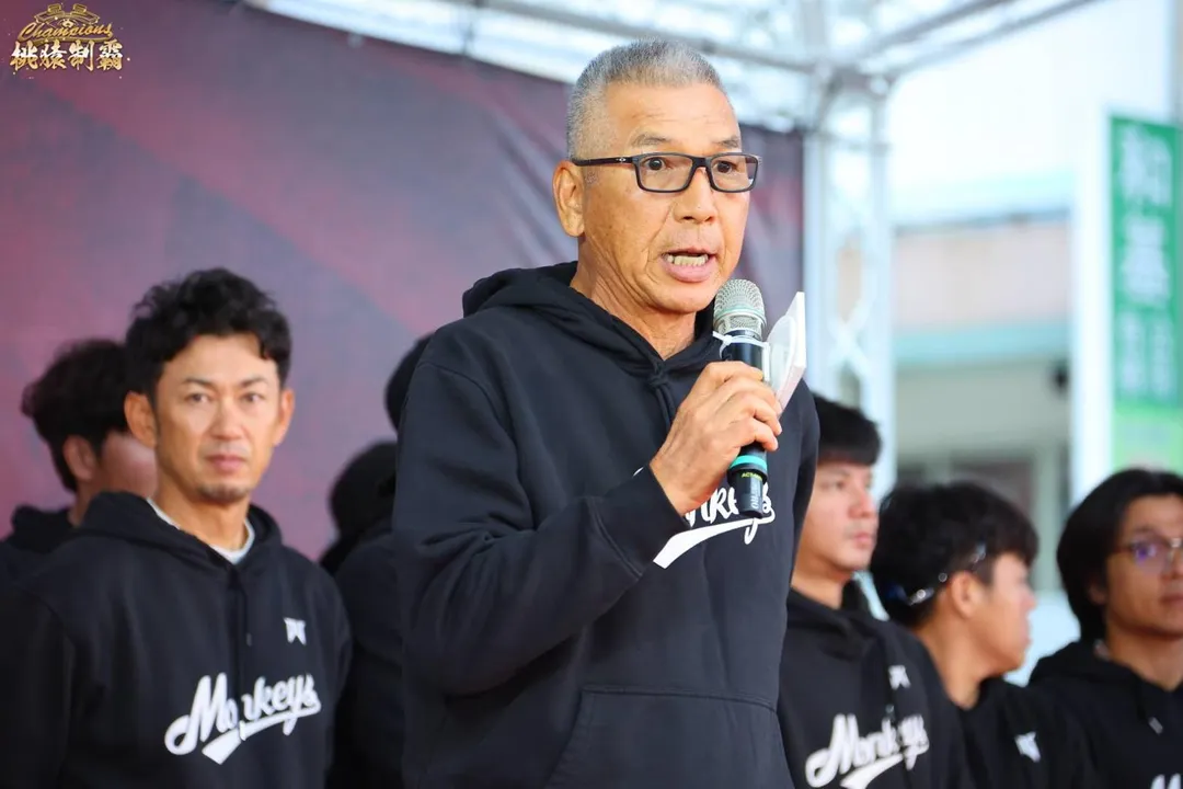 本月5日舉行的頒獎典禮後僅兩日，古久保便接獲球團通知不再續任總教練一職。（圖／翻攝自臉書／Rakuten Monkeys）