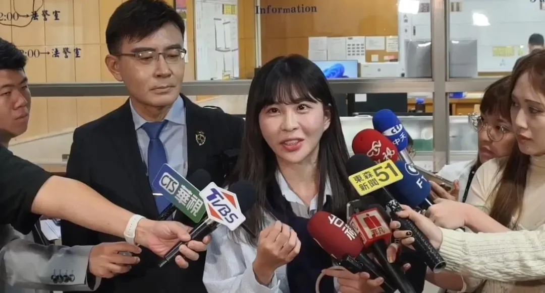 網紅律師李宜諪涉嫌洩密洗錢被起訴，今日出庭受訪時，強調自己是行使正當的辯護權。（圖／中天新聞）