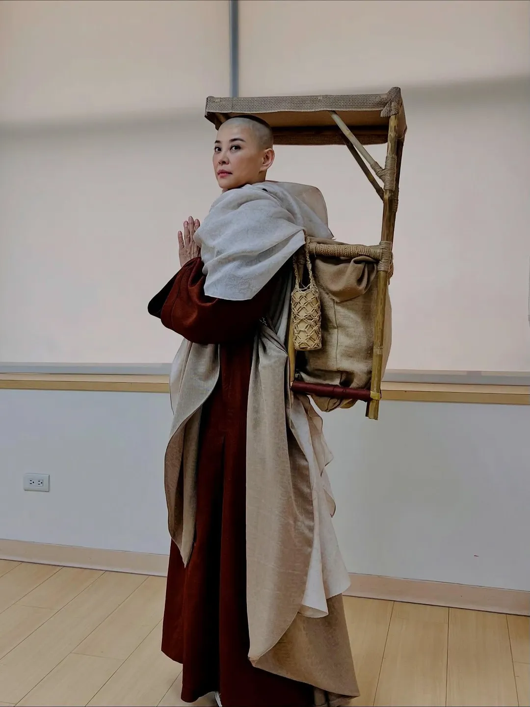 53歲本土劇女星方馨近期為了出演唐美雲歌仔戲團旗艦影集《鳩摩羅什‧千年一譯》挑戰光頭造型。（圖／翻攝FB 方馨的粉絲部）