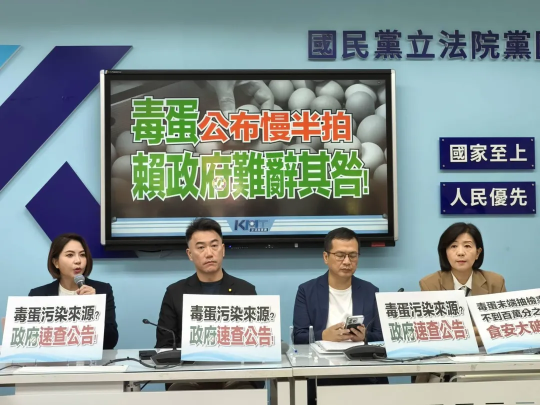 陳菁徽(圖左)批評姜至剛過去、現在說法不一。(圖/國民黨團提供)
