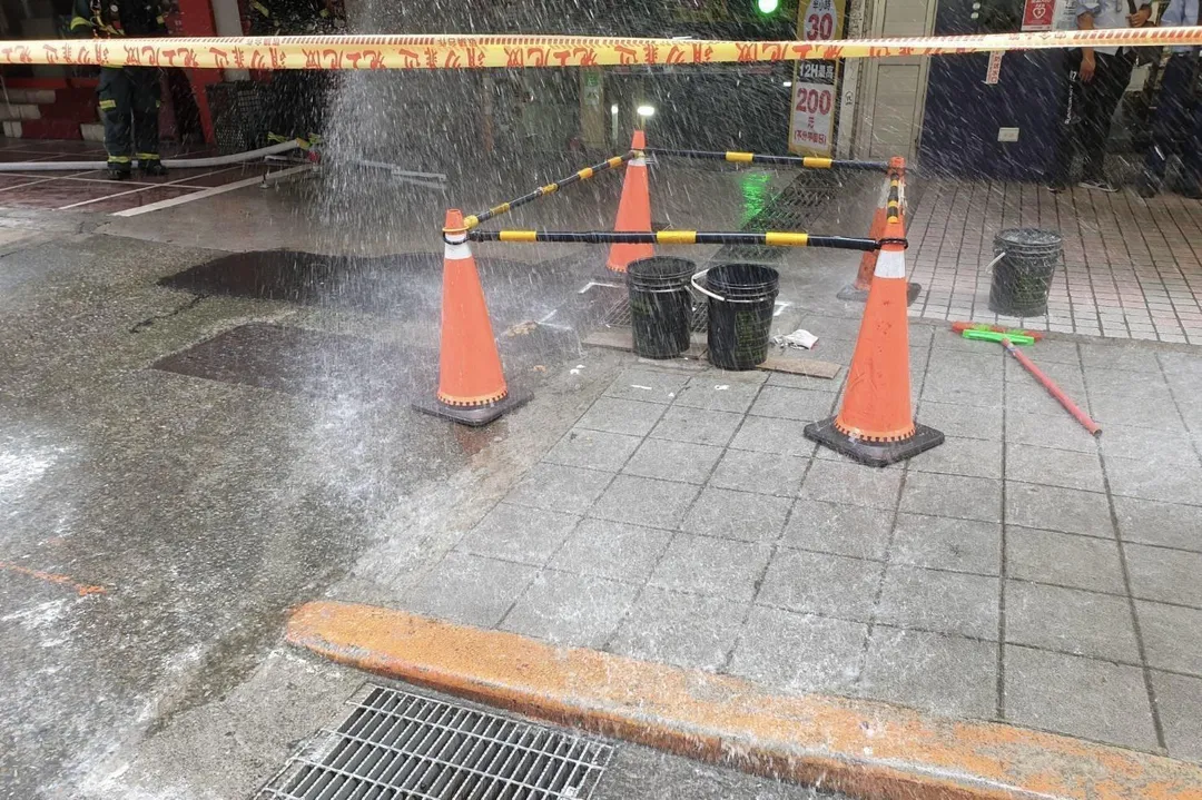 北市林森北路中午發生瓦斯外洩意外。（圖／翻攝畫面）