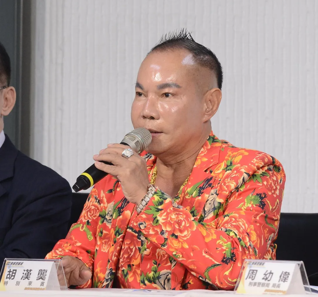 台灣吊車大王胡漢龑派女婿前往宜蘭蘇澳災區,同時準備重機具隨時投入救援。(圖/翻攝畫面)