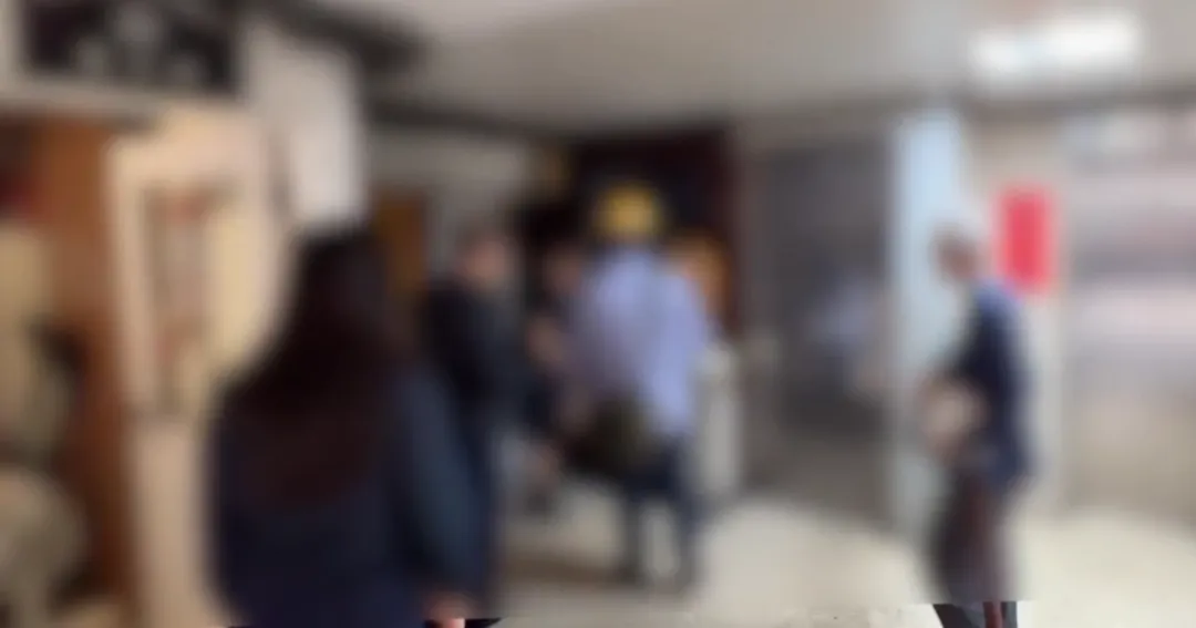 台北市中山區某住宅大樓地下室一間假借養生館名義非法經營性交易的場所，警方第三度查獲該處違法行為後，聯合市府相關單位執行斷水斷電措施。（圖/警方提供）