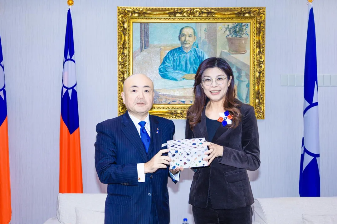 國民黨主席鄭麗文與日本台灣交流協會代表片山和之會談。（取自鄭麗文臉書）