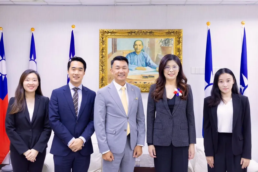 國民黨主席鄭麗文會面新加坡駐台代表葉偉傑。（國民黨提供）