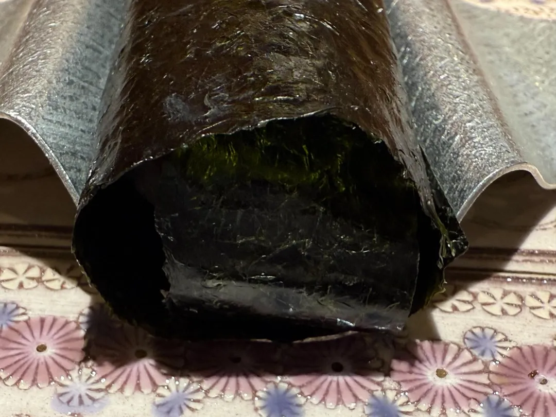 手卷另以海苔片封口，體現料理職人的貼心細節。（圖／黃宏輝提供）
