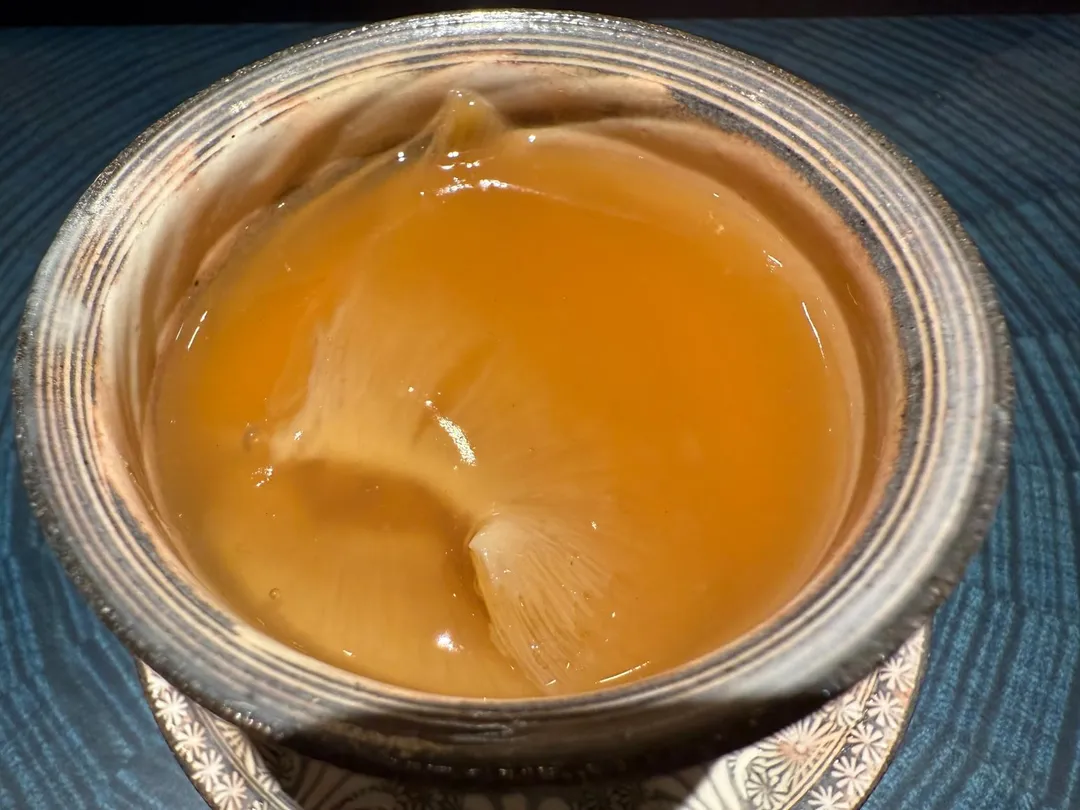 氣仙沼名產魚翅加入純蒸蛋製成的茶碗蒸。（圖／黃宏輝提供）