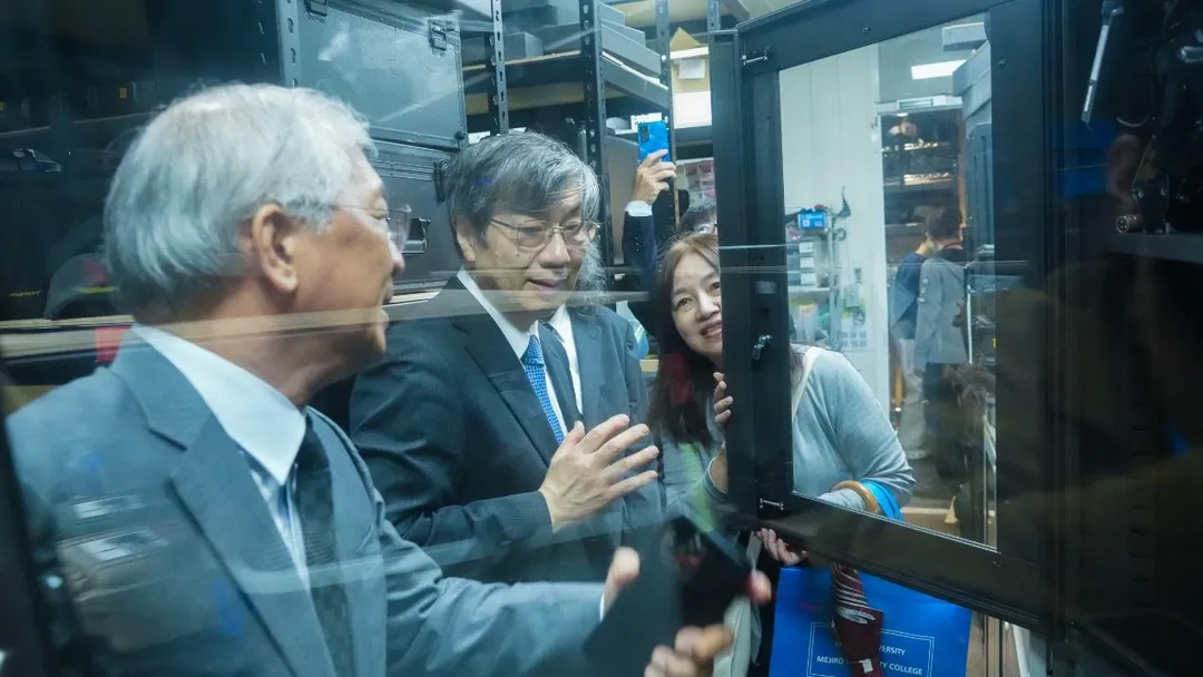 日本目白大學代表團參訪世新專業器材室