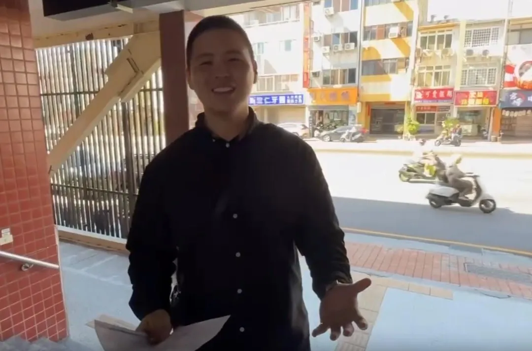 閩南狼今赴台中市警局「自首」。（圖／翻攝自閩南狼Threads）