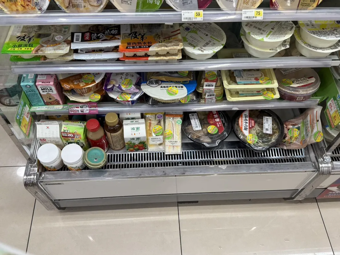 近日網路轉傳超商即期品的價格將調整，引發許多消費者表達不滿，特別是7-ELEVEN的「i珍食」優惠從65折變成7折。（圖／翻攝畫面）