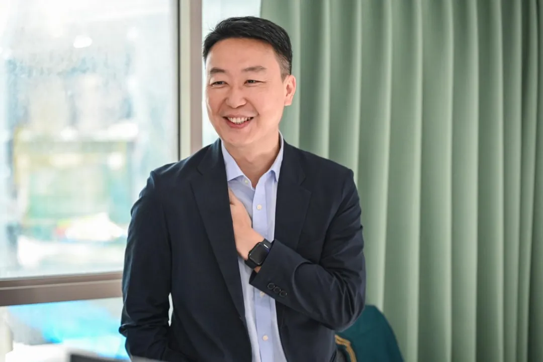 交通部長陳世凱拋出留部分門票給旅行社吸引國外旅客來台的構想，引發歌迷不滿。（圖／翻攝陳世凱 臉書）