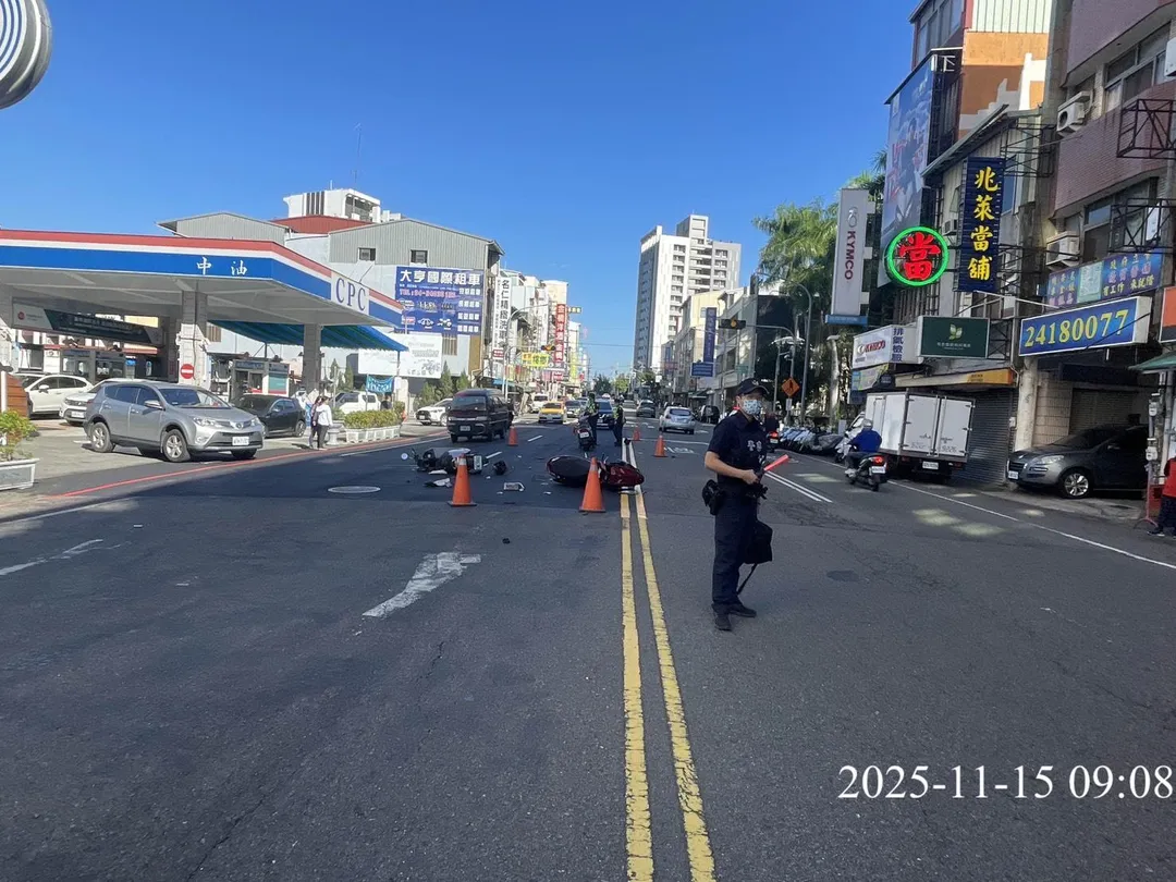 台中市大里區中興路二段上午發生連環車禍。（圖／中天新聞）