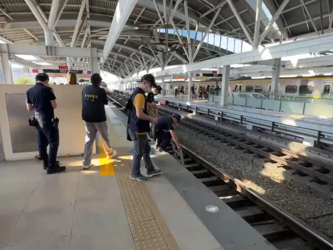 事故發生的詳細經過及原因,仍有待鐵路警察進一步調查。(圖/中天新聞)