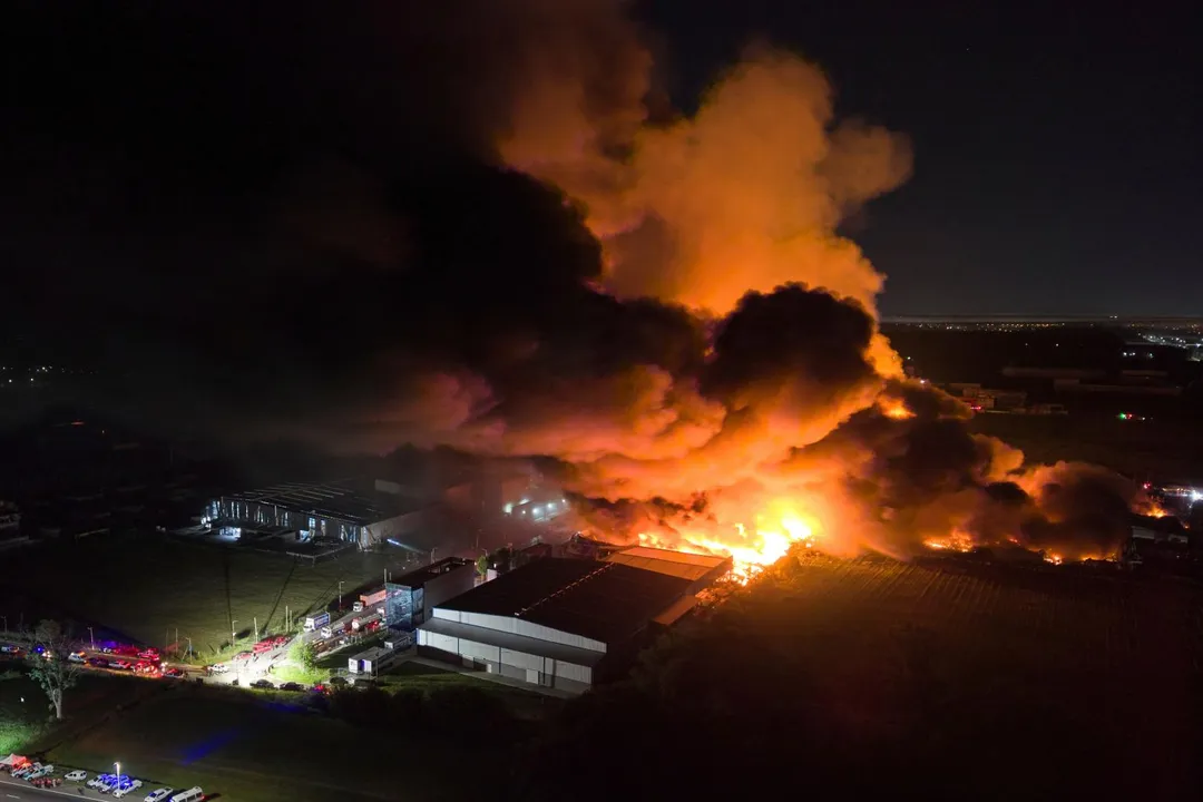 阿根廷一處工業園區爆炸起火。（圖／美聯社）