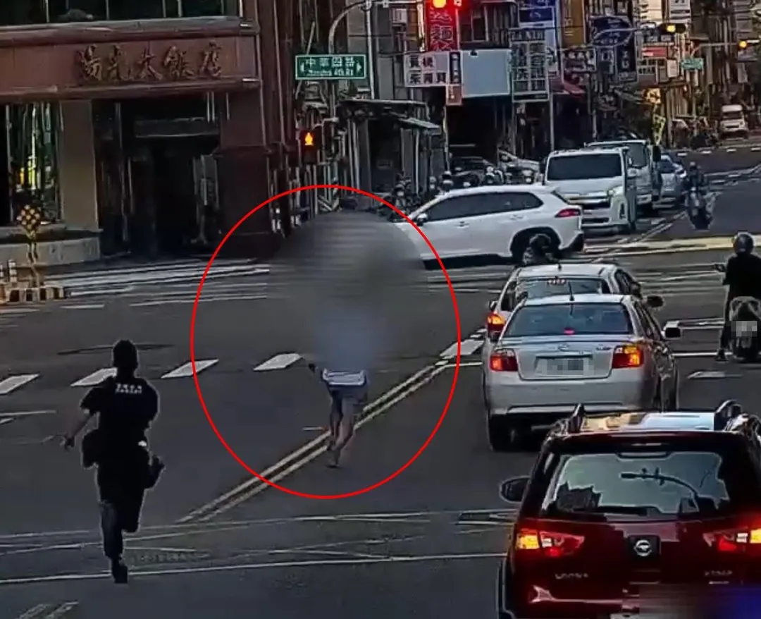 通緝犯逃跑。(圖/翻攝畫面)