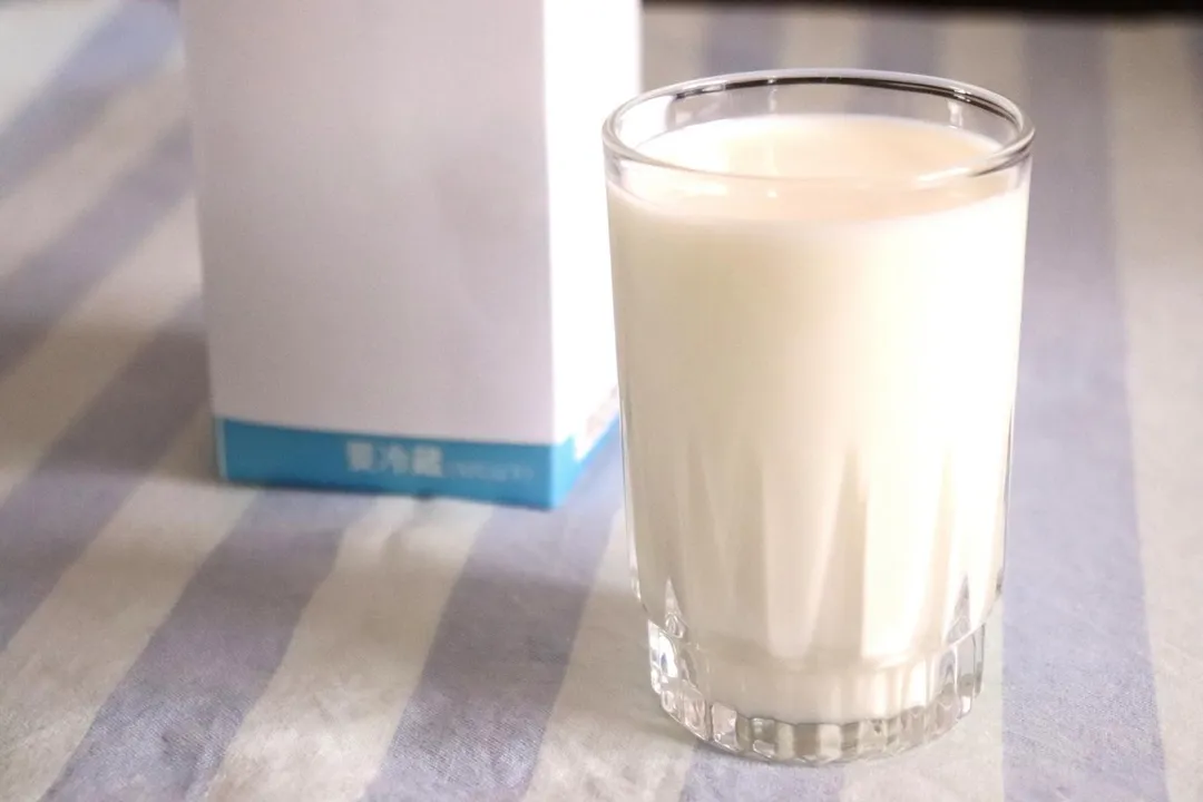 新鮮的牛乳也是乳鐵蛋白的良好來源。（圖／Photo AC）